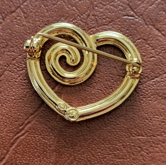 Vintage Signed Swarovski Swirly Heart Brooch! - Picture 4 of 8